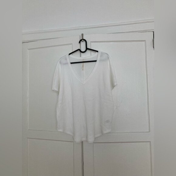 BNWT Babaton Berry T-Shirt - Picture 7 of 11